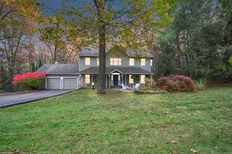 9 Greenwoods Rd, Granby, CT 06060
