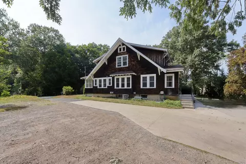 8 Aldens Xing, East Hampton, CT 06424