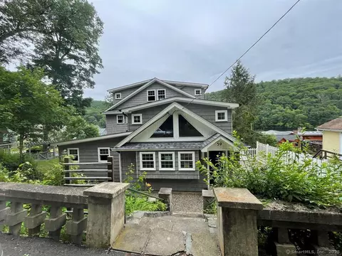 59 Algonquin Trl, Sandy Hook, CT 06482