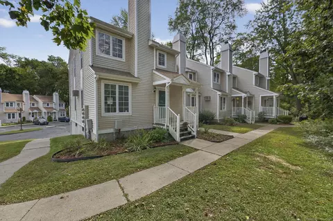 9 Starrwood Dr #9, Norwich, CT 06360