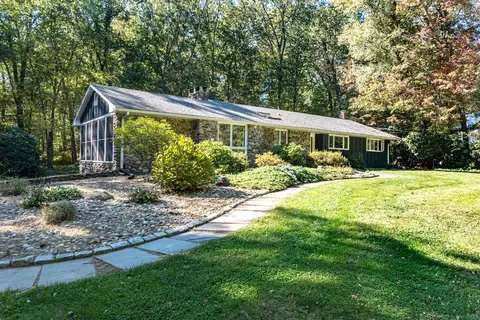 241 Beacon Hill Dr, Cheshire, CT 06410
