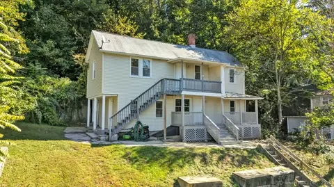100 Mount Pleasant St, Derby, CT 06418