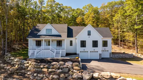 23 Lords Meadow Ln, Old Lyme, CT 06371