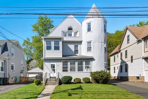 53 Quaker Ln S, West Hartford, CT 06119