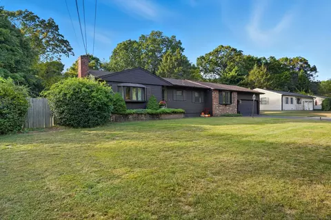 57 Leslie St, Windsor Locks, CT 06096