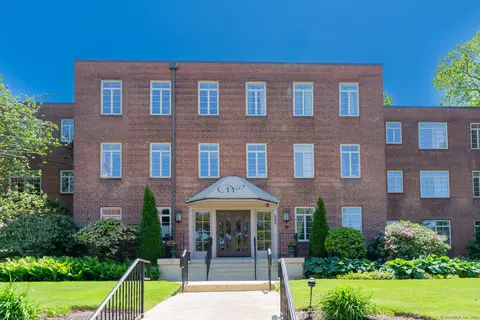 869 Farmington Ave #203, West Hartford, CT 06119