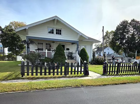 69 N Hoadley St, Naugatuck, CT 06770
