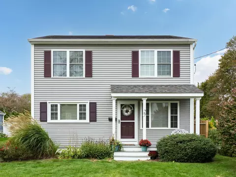 27 Maplewood Dr, Clinton, CT 06413