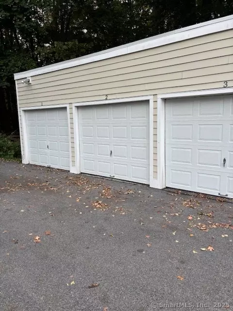 2 Casagmo Garage St, Ridgefield, CT 06877