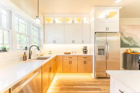 Kitchen - 14 Valley View Dr, Killingly, CT 06241 photo 4 of 7