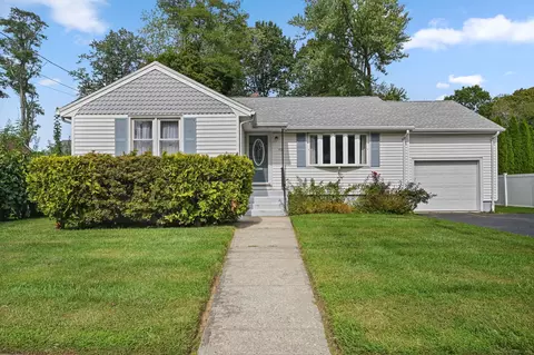 40 Delaware Dr, Stratford, CT 06614