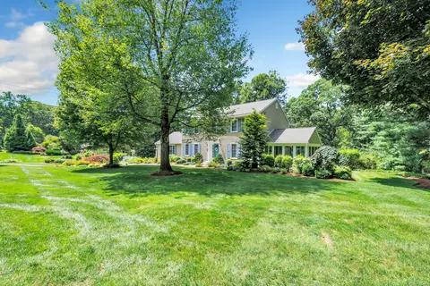 23 Finchwood Dr, Trumbull, CT 06611