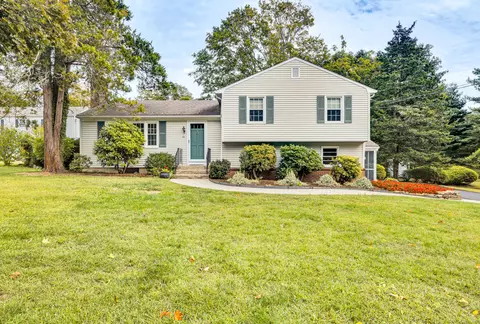 42 Horseshoe Rd, Guilford, CT 06437