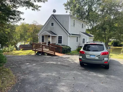 147 Oakdale Manor Rd, Southbury, CT 06488
