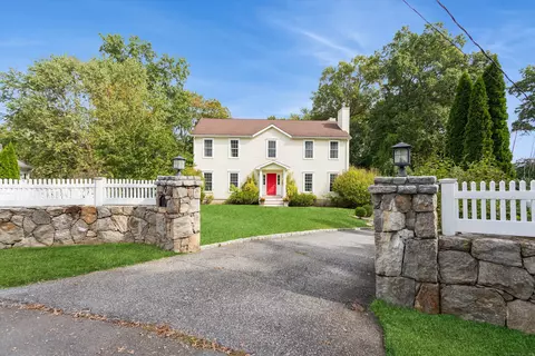 9 Boyd Ln, Riverside, CT 06878