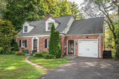 6 Terry Plains Rd, Bloomfield, CT 06002