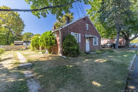 125-127 Alexander Dr, Bridgeport, CT 06606