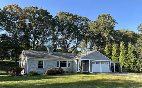 462 Grace Trl, Orange, CT 06477