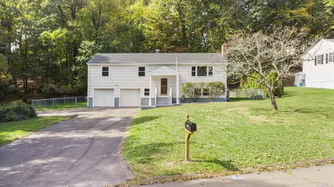 284 Wintergreen Ave, Hamden, CT 06514