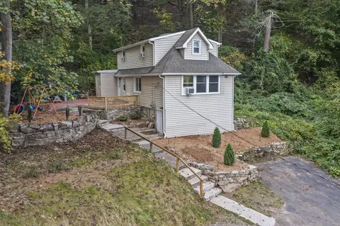 199 Riverside Rd, Newtown, CT 06482