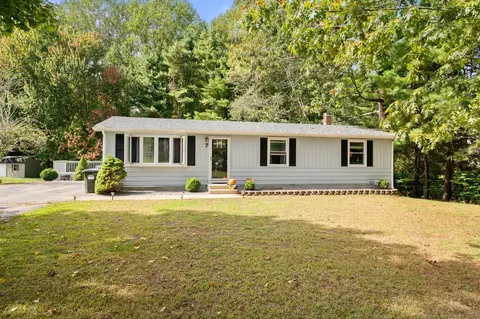 7 Cedar Ln, Norwich, CT 06360