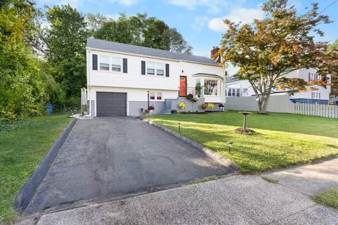 45 Corbin Rd, Hamden, CT 06517