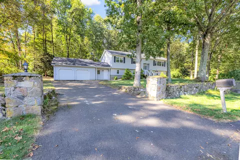 6 Byron Pl, Shelton, CT 06484