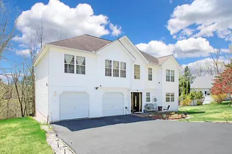 155 Riverside Dr, Meriden, CT 06451