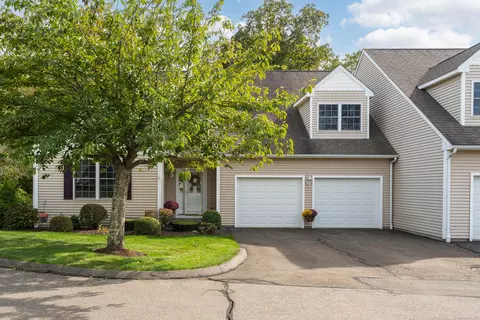 1 Pond View Cir #1, North Haven, CT 06473