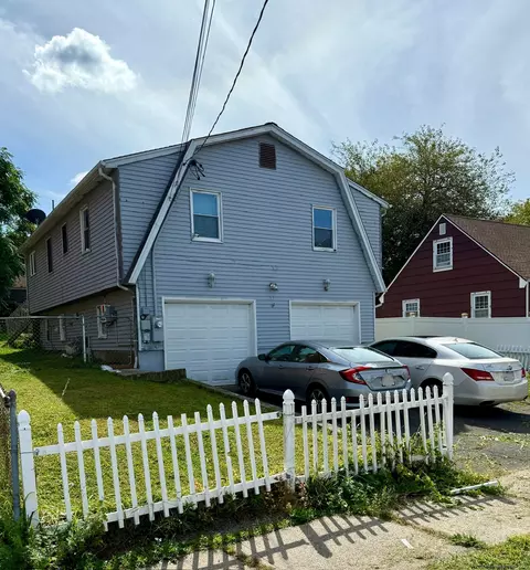 31 Acorn St, New Britain, CT 06051