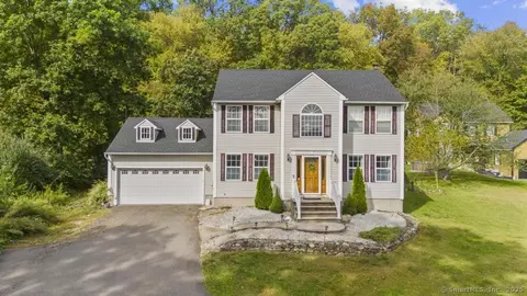 243 Stonefence Rd, Naugatuck, CT 06770