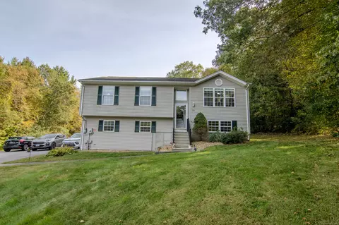 20 Pequot Cir, Killingly, CT 06239