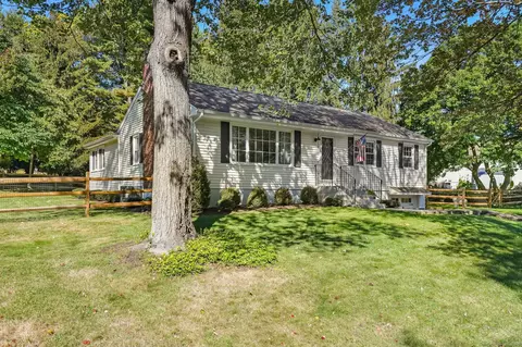 27 Poplar St, Trumbull, CT 06611