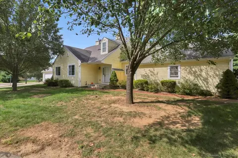 2 Pequot Sq #2, Mansfield, CT 06250
