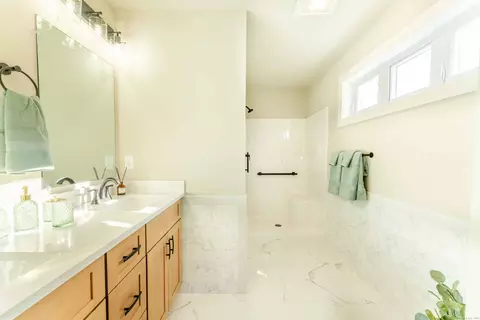 Bath - 16 Valley View Dr, Killingly, CT 06241 photo 2 of 4