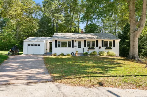 21 Raul Ct, Mystic, CT 06355