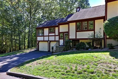 690 Forest Rd #511, West Haven, CT 06516