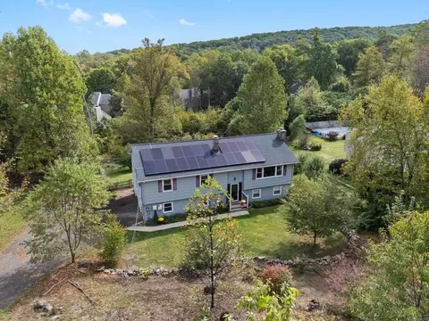 1897 Shepard Ave, Hamden, CT 06518