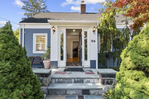 28 Lynmot Rd, Hamden, CT 06514