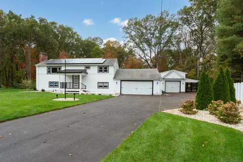 43 Fallon Dr, North Haven, CT 06473