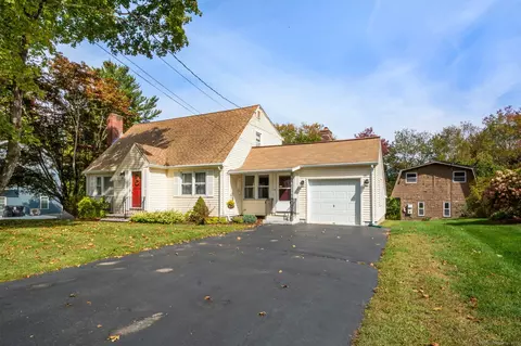 15 Oakwood Dr, Thompson, CT 06277