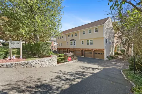 95 Columbus Pl #6, Stamford, CT 06907