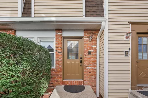 95 Columbus Pl #6, Stamford, CT 06907