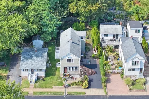 76 Hawthorne St, West Haven, CT 06516
