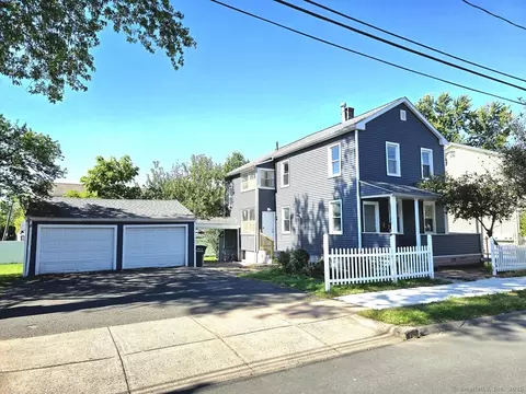 17 Giddings St, Hartford, CT 06106