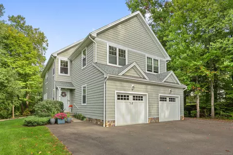 3 Caryns Way #A, Norwalk, CT 06851