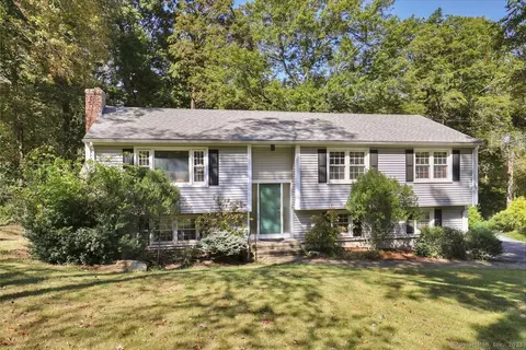 142 Eramo Ter, Hamden, CT 06518