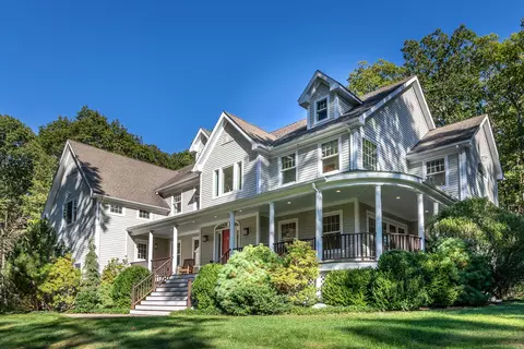 68 Whittlesey Rd, Woodbury, CT 06798