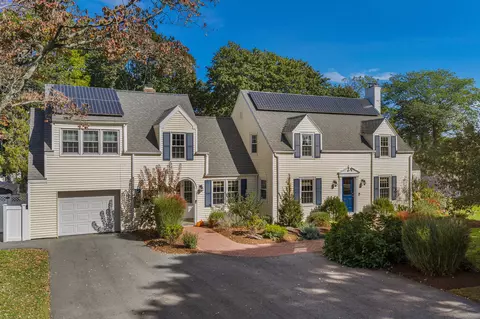 18 Cottage Pl, Old Saybrook, CT 06475