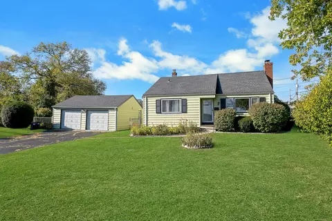 421 Short Beach Rd, Stratford, CT 06615